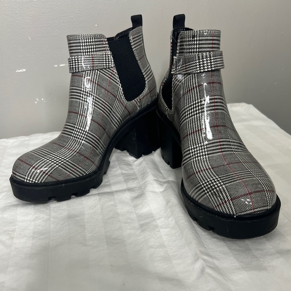 Shoes - Worn once, plaid booties!